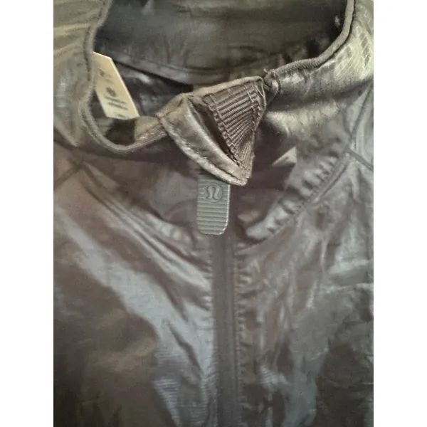 Lululemon Run With It half zip lightweight black‎ jacket size 2 - Image 4