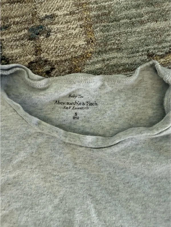Abercrombie Baby Tee Essential Light Grey - Image 2