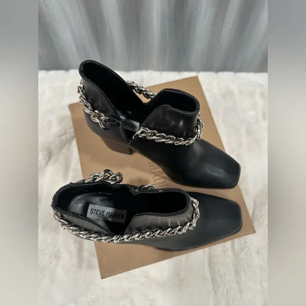 NEW Steve Madden Linking Black Faux Leather Ankle Booties - Image 3