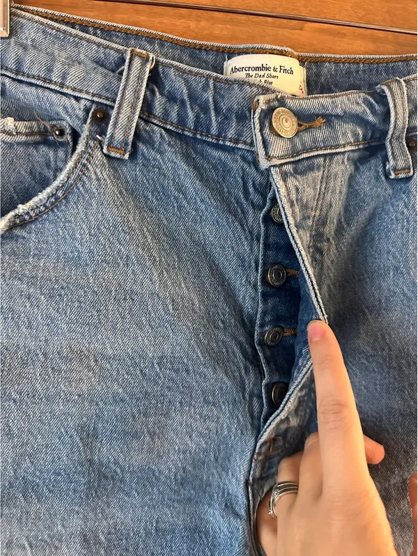 Abercrombie & Fitch High Rise Dad Shorts Denim Distressed Women’s 14 / 32 Curve - Image 4