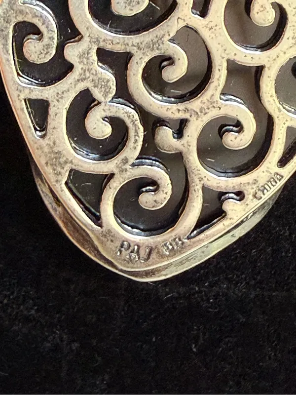 Gorgeous Silver toned heart pendant with intricate scrollwork design 🖤 - Image 4