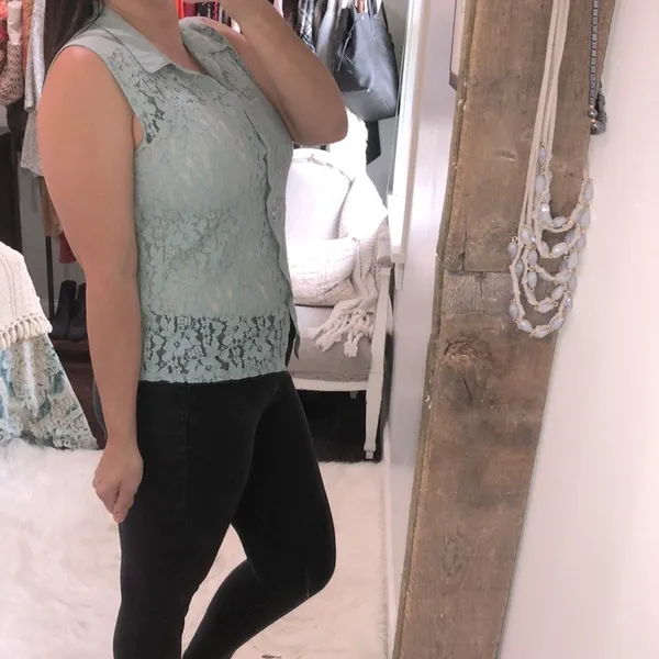 Kimchi Blue size medium blue Lacey sleeveless top - Image 3