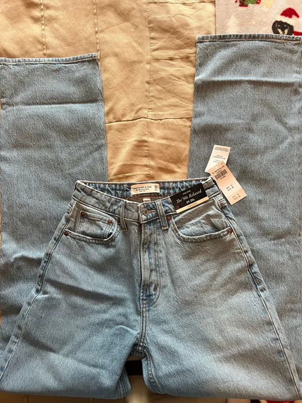 Abercrombie High-Rise Jeans - Image 3