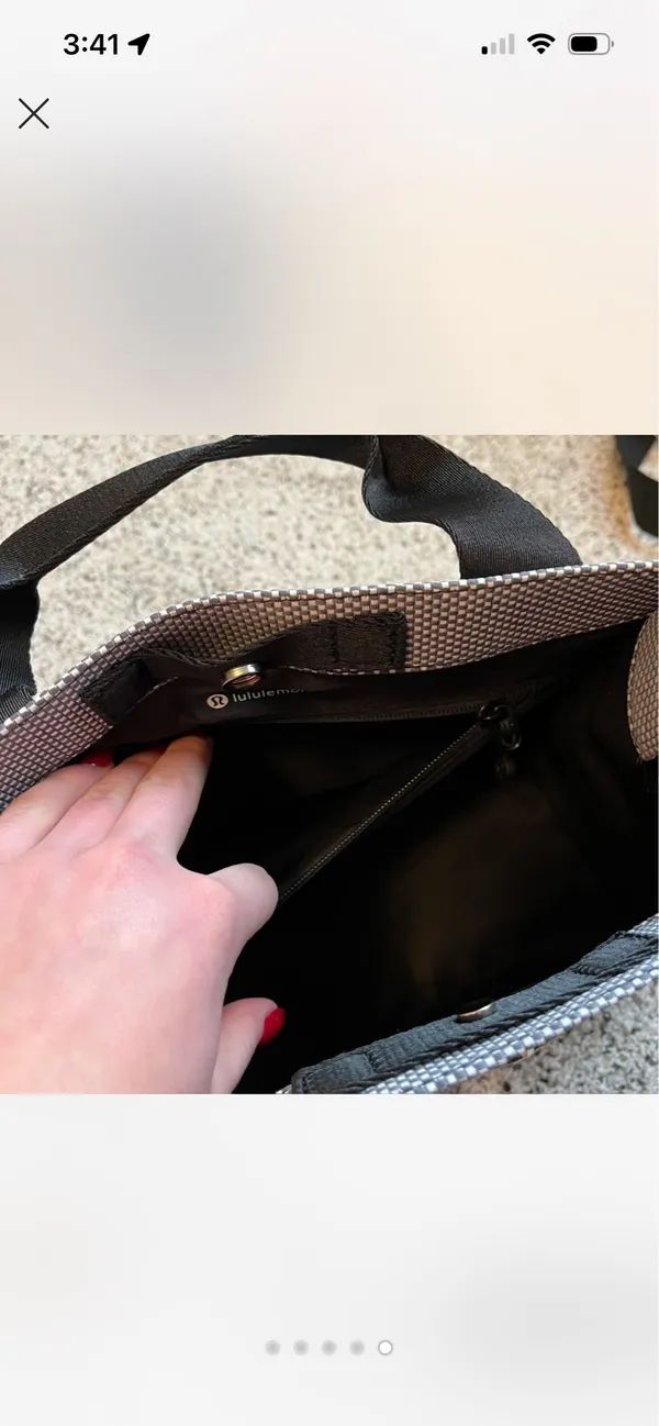 Lululemon shoulder tote - Image 5