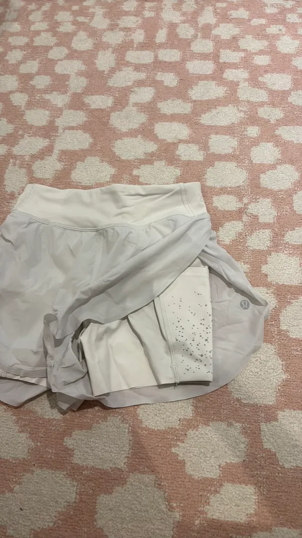 White Lululemon Shorts Speed - Image 5