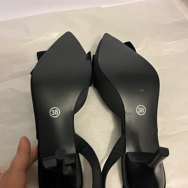 Fashion (38) Black Satin Sling Back With Flower On Top Nwot - Image 5
