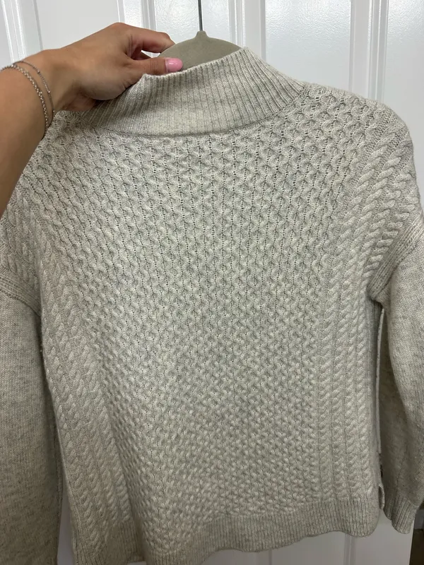 Vineyard Vines Sweater - Image 2