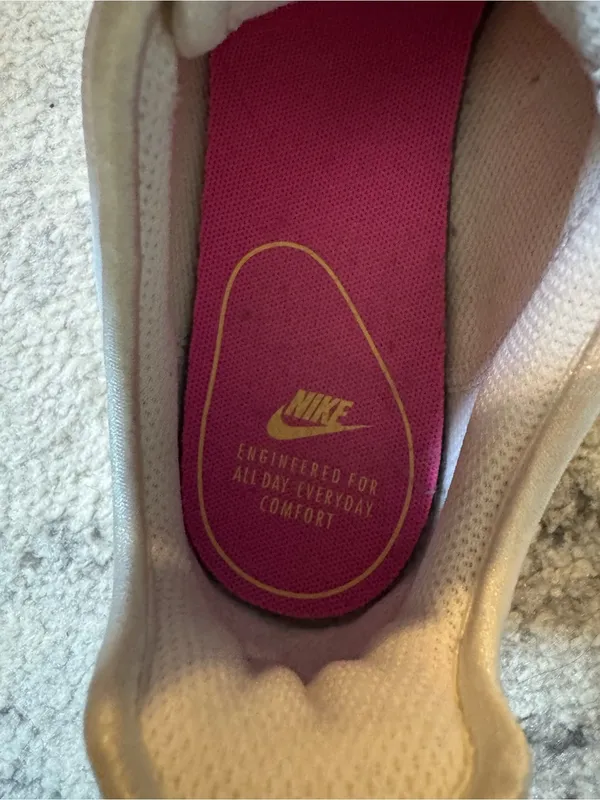 Nike Air Max Axis Women's Running Shoes - Image 6