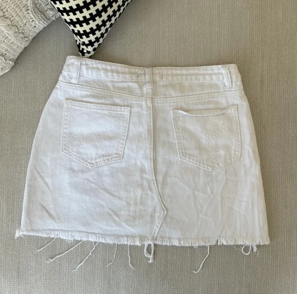 Signature 8 Distressed White Denim Skirt - Image 5