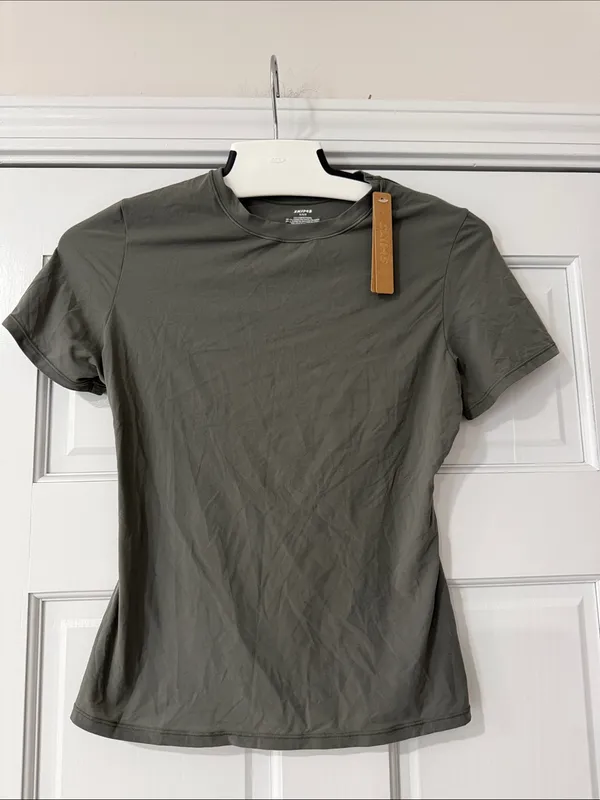 SKIMS Cotton Jersey Slim Short Sleeve Crewneck Top Army Green Size M - Image 3