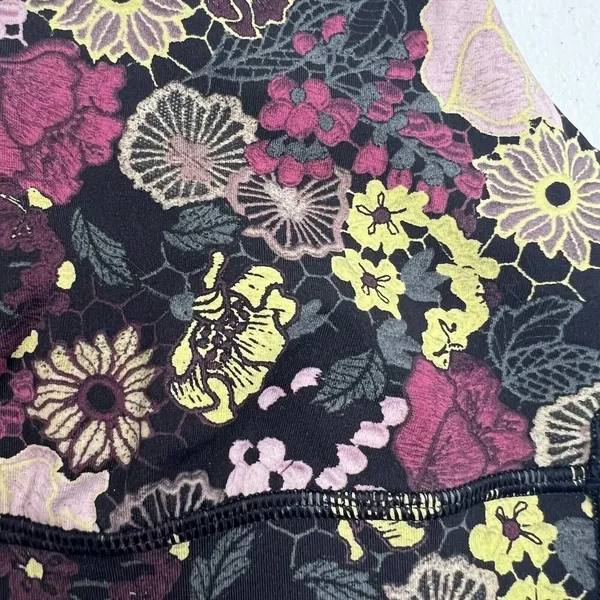 Lululemon Size 4 Energy Bra Fluorolace‎ Multi Medium Support Stretch B / C Cup - Image 5