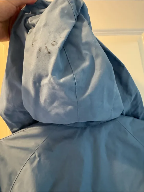 Burberry Classic Light Blue Rain Coat with Plaid Lining - Image 5