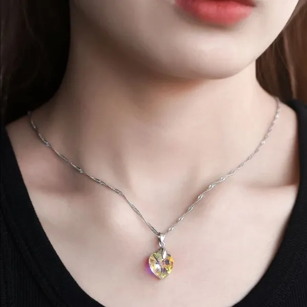 Gorgeous Sunburst Crystal Heart pendant necklace - Image 2