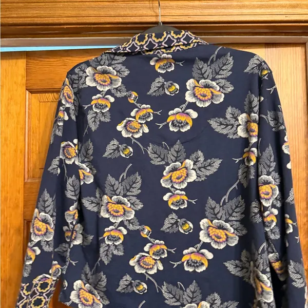 Vera Bradley Vintage Navy Floral Women’s Top Size Large - Image 4