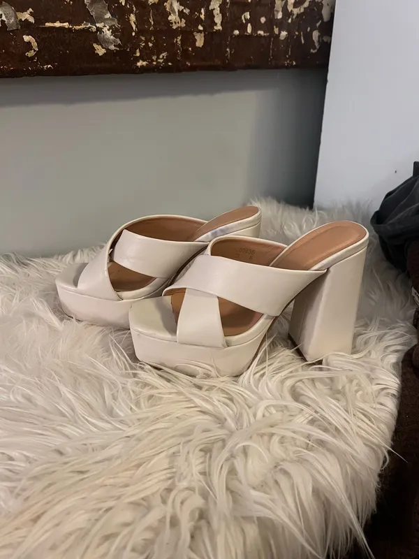 Boutique White leather platform heel - Image 2