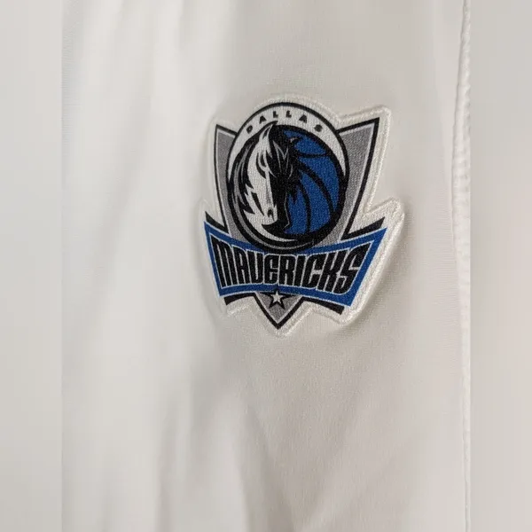 Dallas Mavericks Women’s White Full Zip Jacket Size S | NBA Team Gear - Image 2
