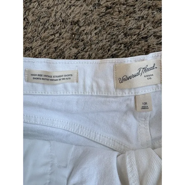Universal Threads High Rise Vintage Straight White Denim Cut Off Shorts Size 10 - Image 2