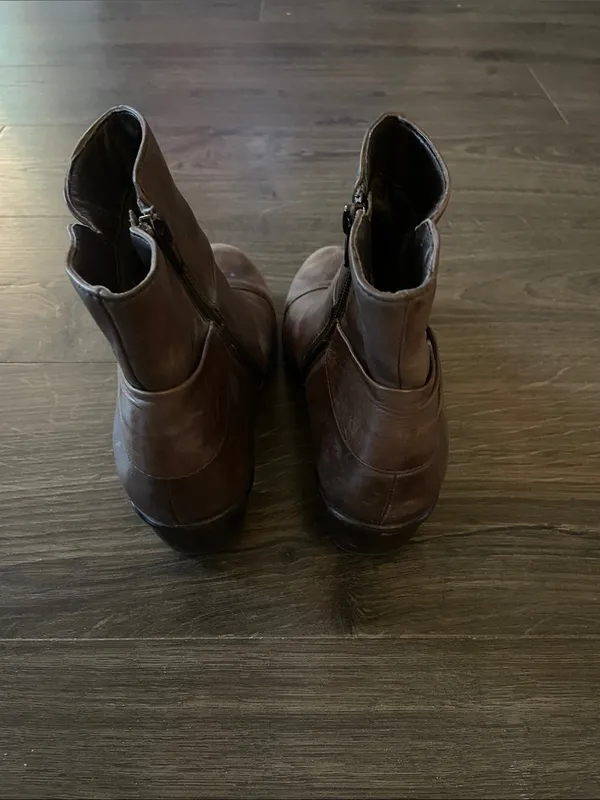 Women’s Clarks Brown Leather Zip Up Ankle Booties with Decorative Ring, Size 7M - Image 4