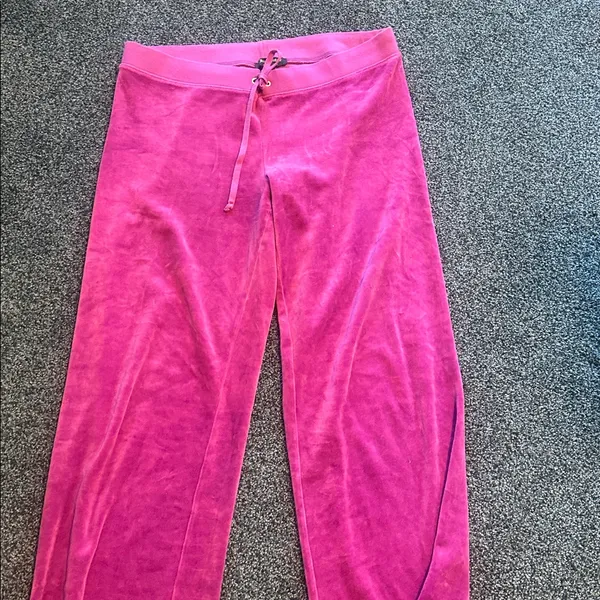 Juicy Couture Magenta Velour Pants with Gold Detail XL - Image 5