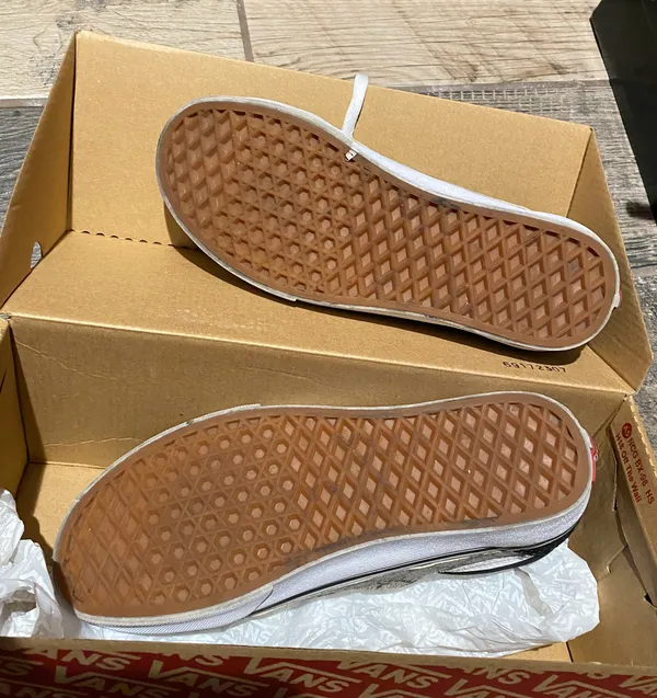 Black Size 7.5 | Curtsy - Image 3