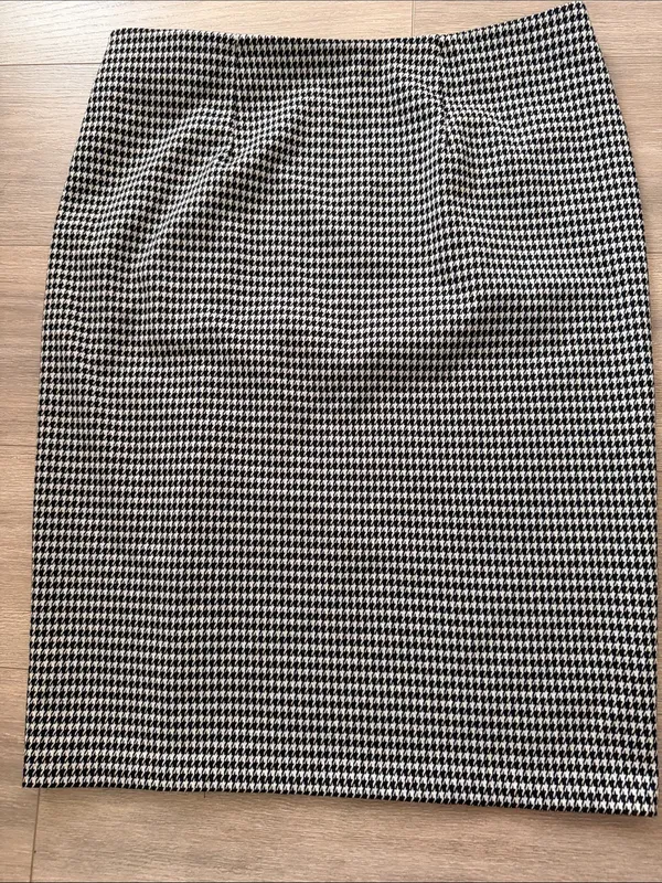 Lauren Ralph Lauren Black and White Houndstooth Pencil Skirt with Side Buttons - Image 6