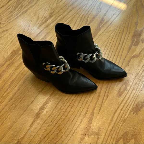 Marc Fisher Henly Black Leather Boots Booties 6M Western Ankle Pointed Toe Chain - Image 2