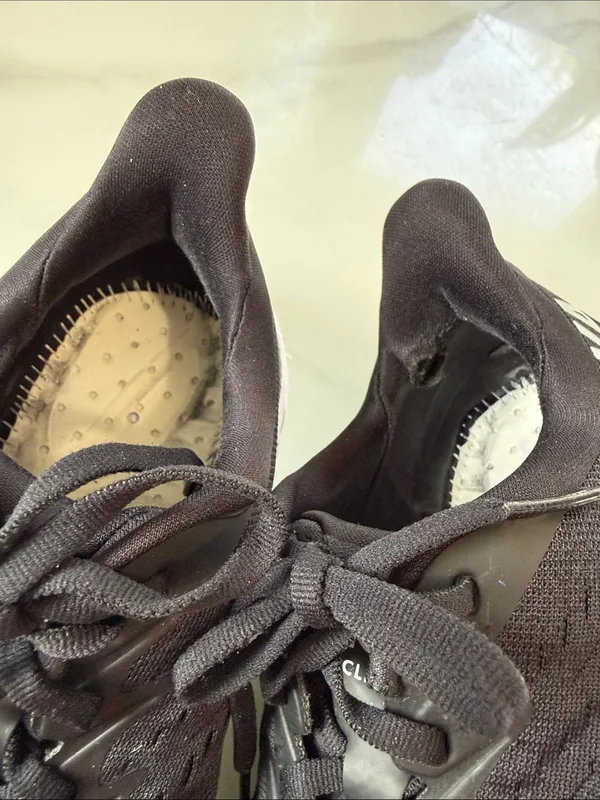 Hoka one W Clifton 8 wideBlack and White Road Running Shoes without insoles - Image 5