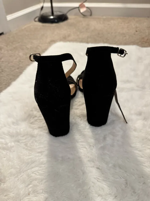 A New Day Black Faux Suede Heels Size 7.5 - Image 3