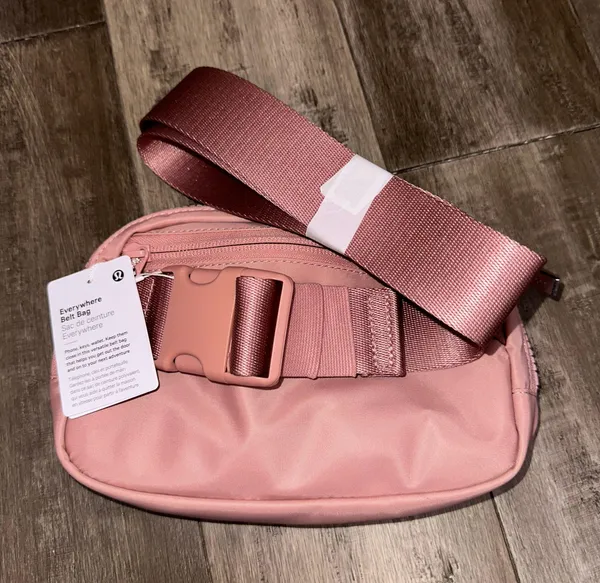 Lululemon Everywhere Belt Bag 1L - Image 2