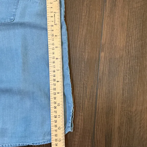 Everly Sleeveless Chambray Tank LightBlue V-Neck Pocket M Minimalist 100% Lyncel - Image 3