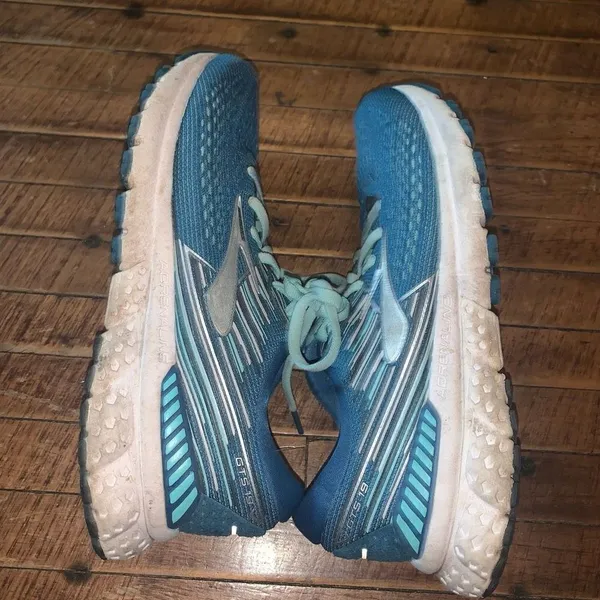 Brooks running two tone blue athletic 8.5B tennis shoes - Image 4
