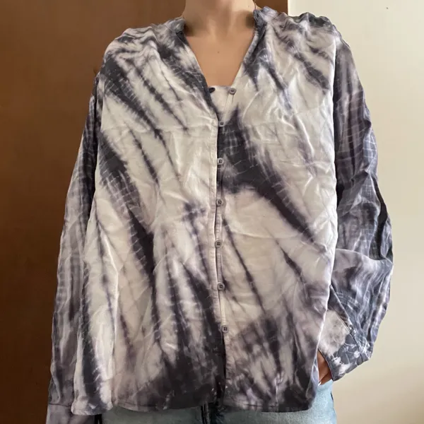Side Stitch Women's Top Sz XL Tie Dye Tencera Button Front Top Blue A393918 - Image 10