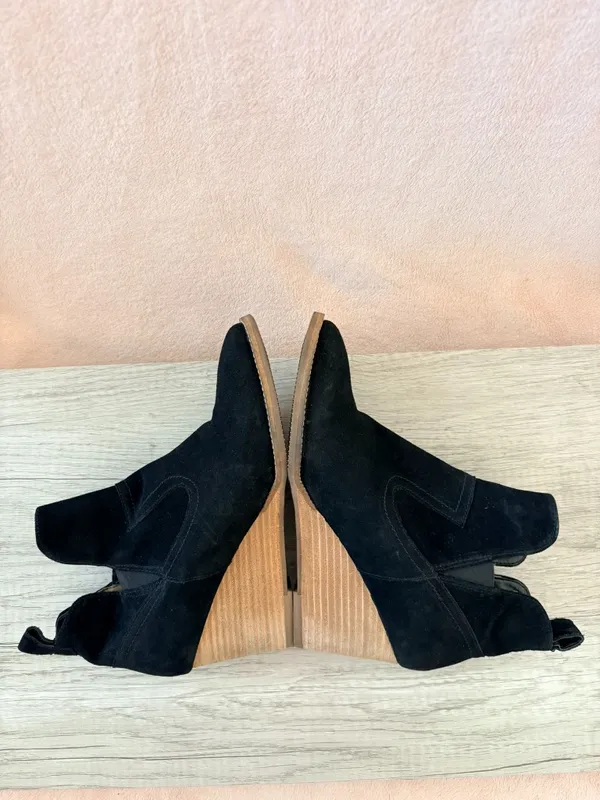 Blondo Irving Stacked 2.75" Wedge Ankle Boot Waterproof Black Suede B6564 9.5 - Image 5