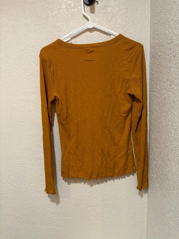 Old Navy Long Sleeve - Image 3