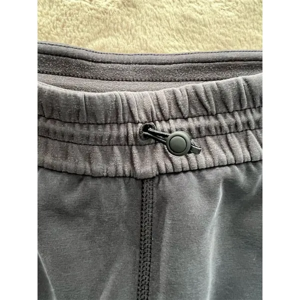 Lululemon Women's Size 4 Black High rise Softstreme straight leg crop - Image 4