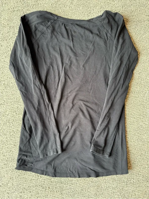 Women's Long Sleeve LuLulemon VSLR Crew Shirt‎ Size 2 - Image 2