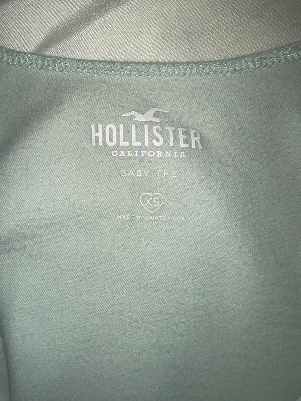 Hollister V Neck Crop Top - Image 2
