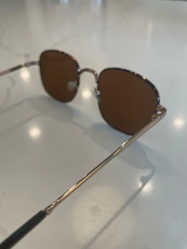 Round Sunglasses with Patterned Tortoiseshell Frame & Brown Lenses - Image 9