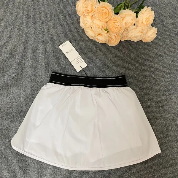 Alo Yoga white mini skirt, size M - Image 4