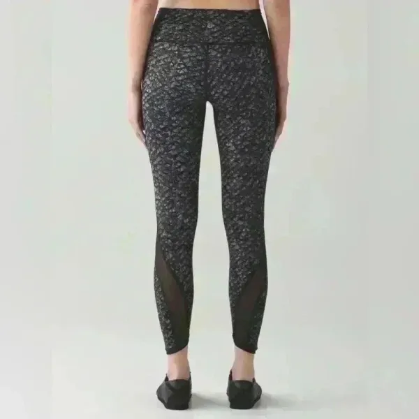 Lululemon Featherlight Tights Leggings‎ Yoga Pants Size 6 Iridescent Multi Black - Image 2