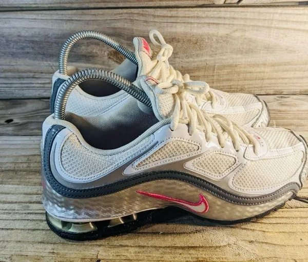 Nike Reak women run,size 7.5 , white silver - Image 10