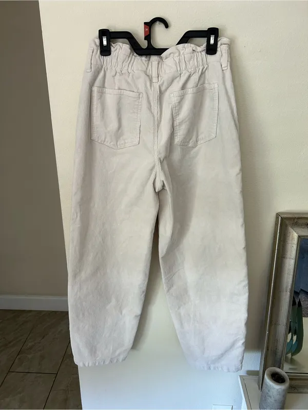 American Eagle cream, corduroy barrel leg cotton pants 6 long - Image 4