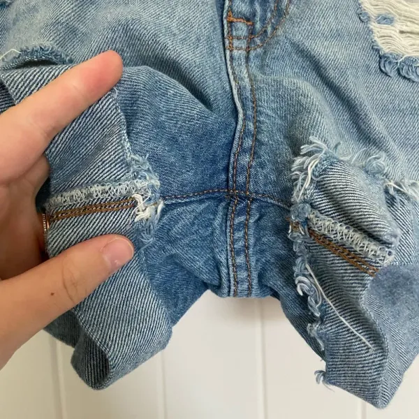 EUC | Aeropostale women’s light wash ripped denim mom shorts‎ — size 0 - Image 3