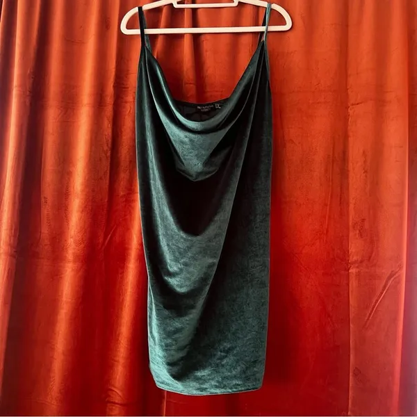 NWT PrettyLittleThing MATERNITY GREEN COWL NECK VELVET MINI DRESS Size 10 - Image 5