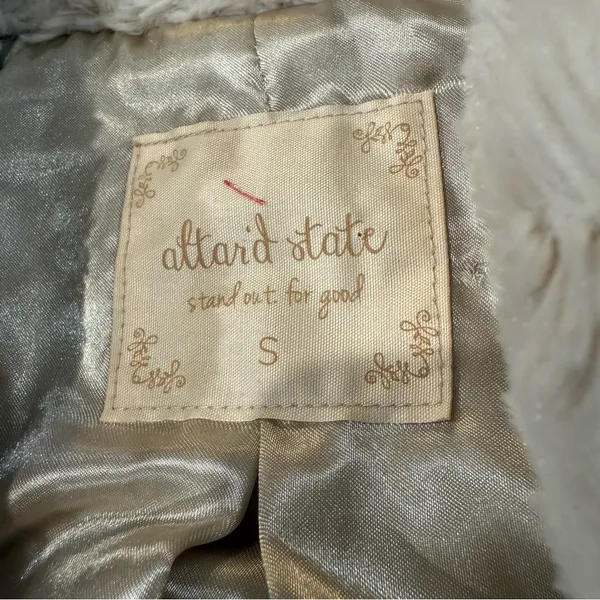 Altar’d State Plush Faux Fur Long Vest Womens Small Cream Cozycore Lined Pockets - Image 5
