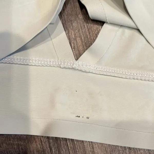 Urban outfitters brawl let with plunging neckline - Image 2