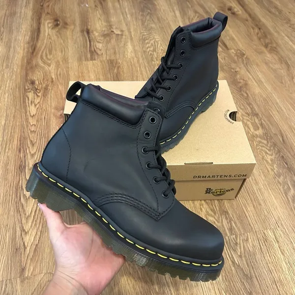 DR MARTENS black leather lace up ankle boots booties shoes women’s 9 new - Image 5