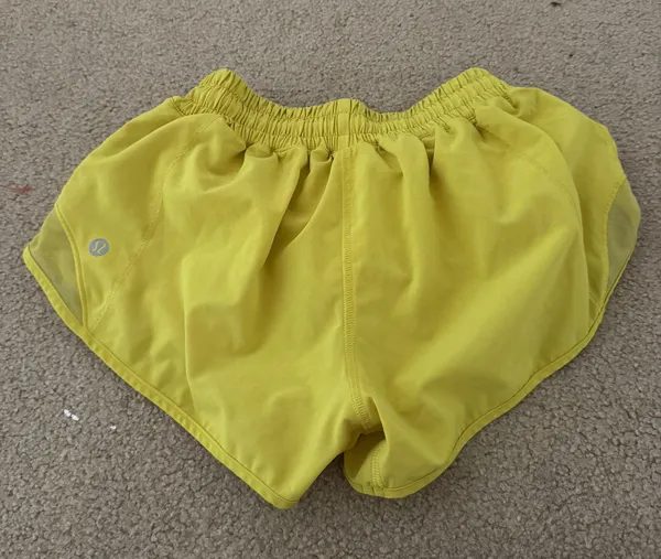 Lululemon Hotty Hot Shorts Size 2Reg - Image 3