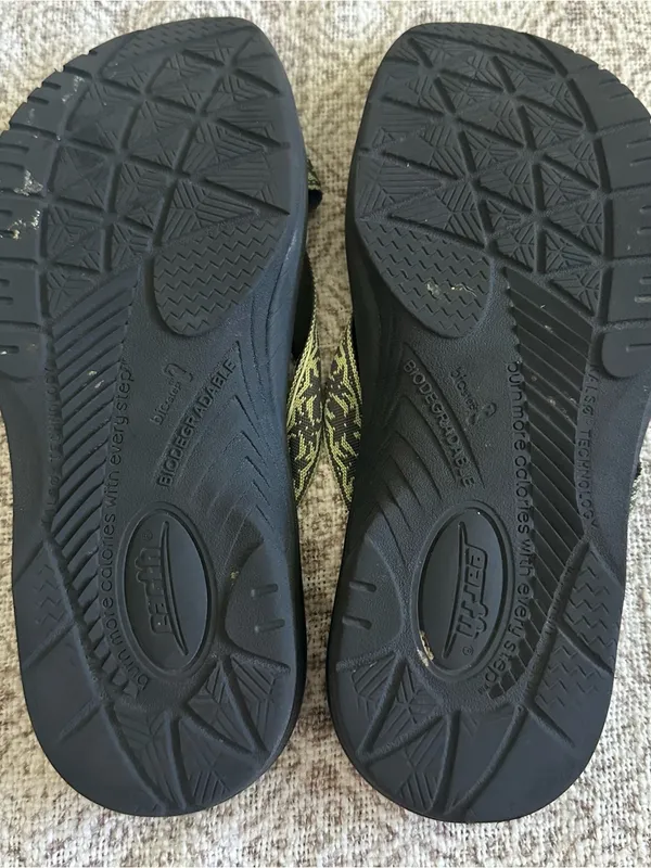 Earth Cabo San Lucas Flip Flops Black Size 8 - Image 4