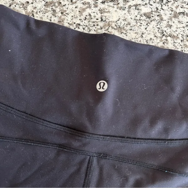 LULULEMON In Movement Short Everlux 2.5" in Black Sz. 10 - Image 8